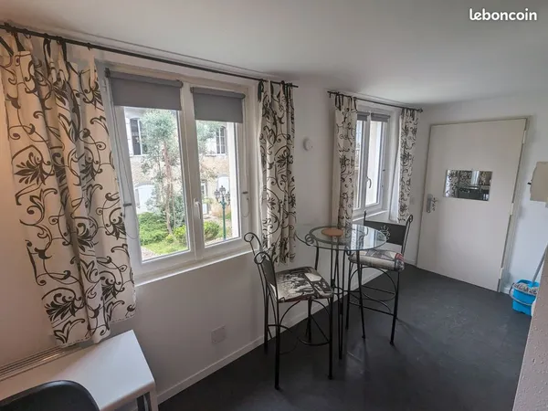 Loue studio meublé 