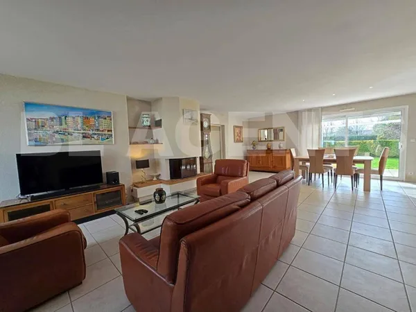 Maison de plain-pied 5 pièces 134 m² 