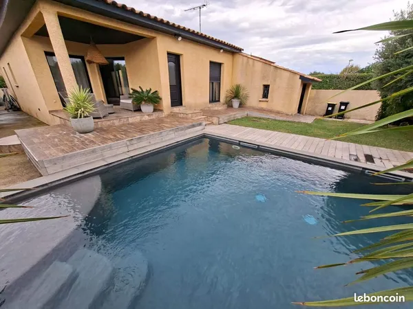 Maison de plain-pied 4 pieces avec piscine et jardin à lansargues 