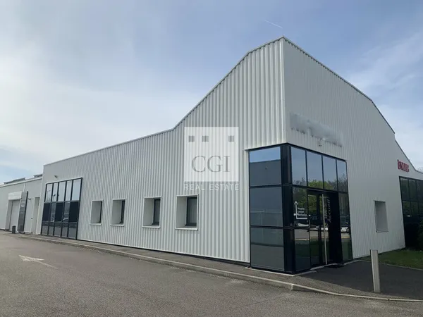 Local industriel 1550 m² 