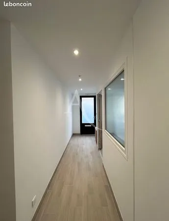 Bureau 99 m² 