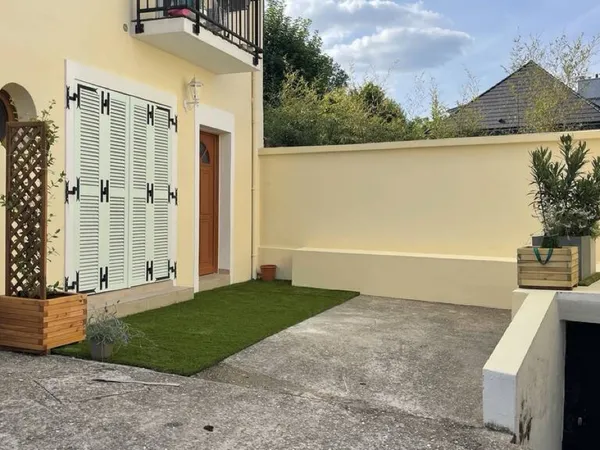 Loue Beau logement refait à neuf à 10mn de la gare, 30mn pour Paris Saint Lazare 