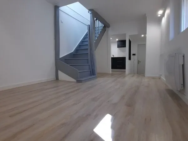 À louer - Appartement F2 atypique en duplex - Centre d'Arpajon 
