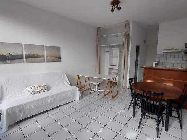 Studio 1 pièce 30 m² 