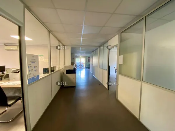 Bureaux 300 m² 