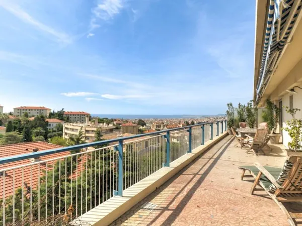 Cimiez - Dernier Étage - Appartement-Villa - Très  Grande Terrasse