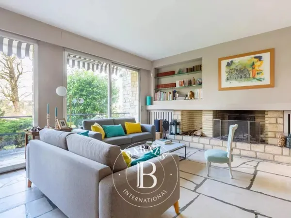 Maison avec 4 chambres sur 1266 m² de terrain située au domaine 