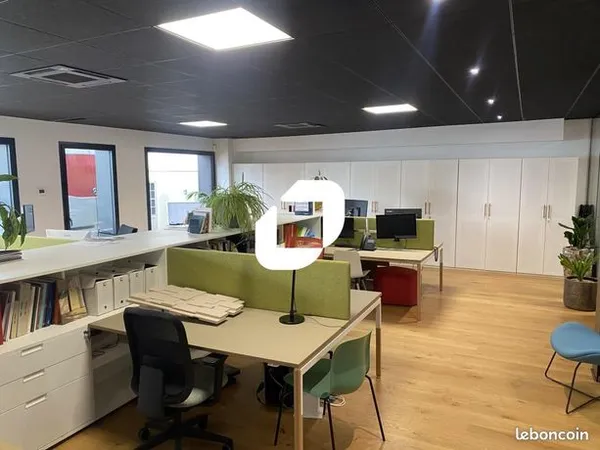 Bureaux 425 m² 