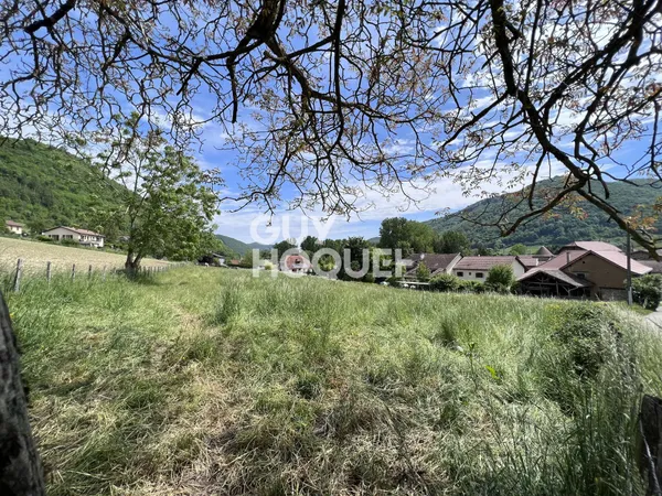TERRAIN VIABILISE A BATIR 1 200m² 