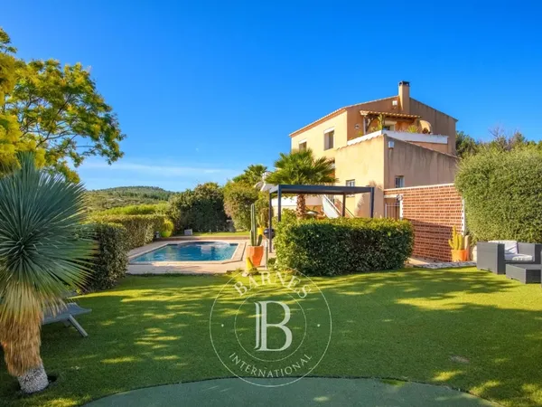 VENTE - CASSIS - MAISON MEDITERRANÉENNE - VUE MER ET COLLINES - PISCINE -5 CHAMBRES 