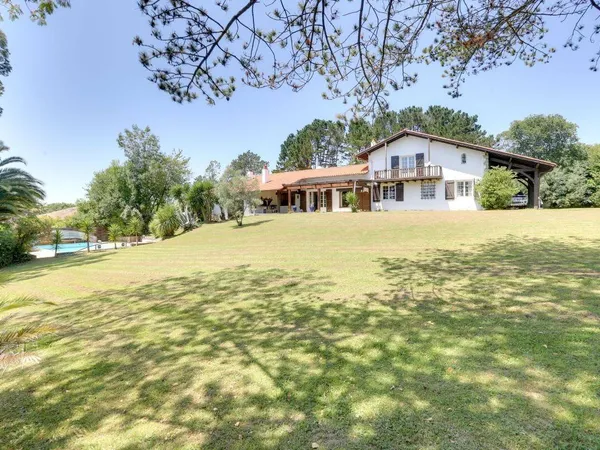 Maison 5 pièces 237 m² 