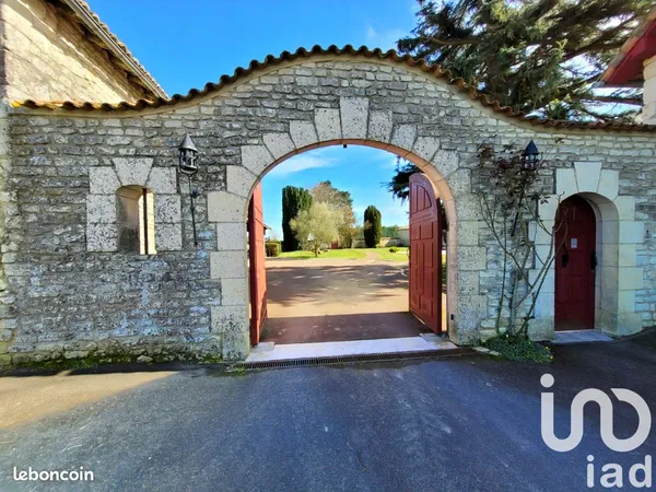 Propriété 9 pièces 400 m² 