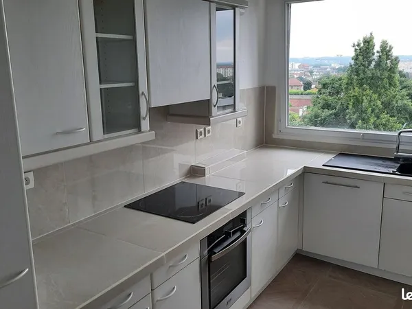 Grand 3 pièces en très bon état, avec balcon et vues dégagées, quartier Tremblay-Plant à 