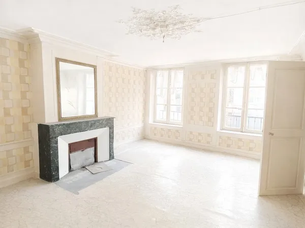 Appartement F2 - 68m2 à rénover rue du Pont Mouja - Hypercen 
