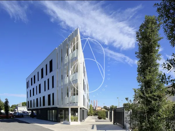 Bureaux 4 pièces 120 m² 