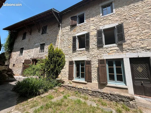 Maison 10 pièces 240 m² 