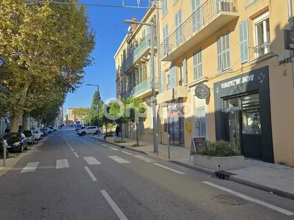 Local commercial 61 m² 