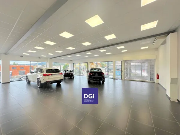 Local commercial 850 m² 
