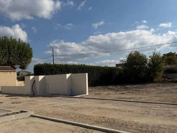 Terrain à construire de 350 m² à Sénas, empla... 