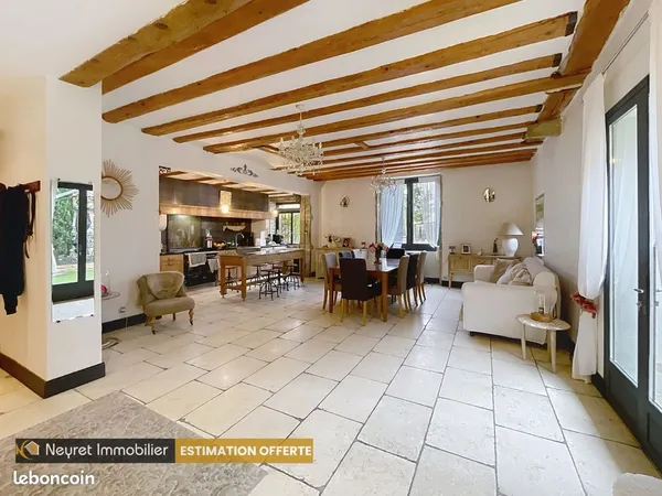 Propriété 6 pièces 267 m² 
