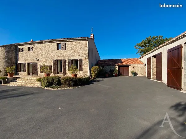 Propriété 8 pièces 241 m² 