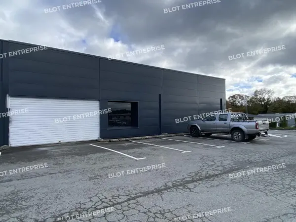 A LOUER - LOCAL D'ACTIVITES - TADEN - 450 m² 