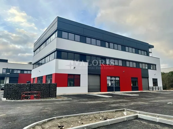 Local industriel 2397 m² 
