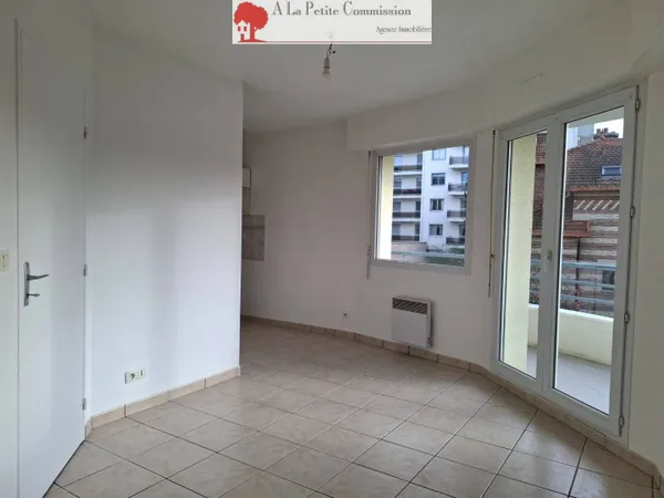 Studio 1 pièce 23 m² 