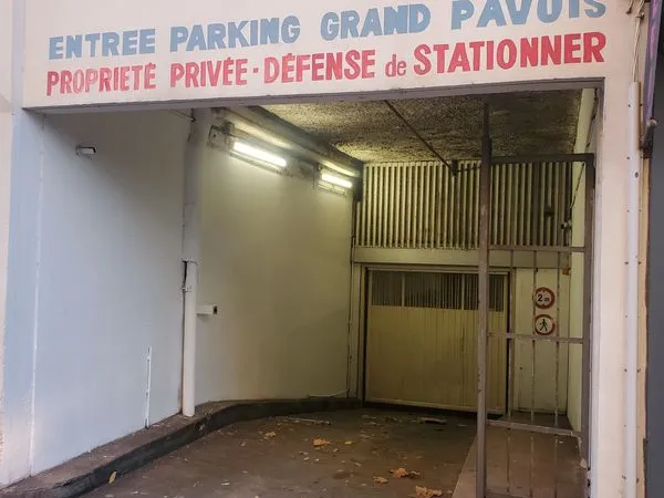 A louer place de parking Rond Point du Prado 