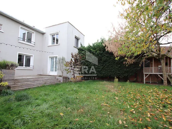Maison de plain-pied 7 pièces 157 m² 