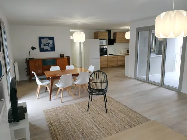 Loue 1 chambre en colocation bastide/quai de Brazza, 4ème étage une place de parking 