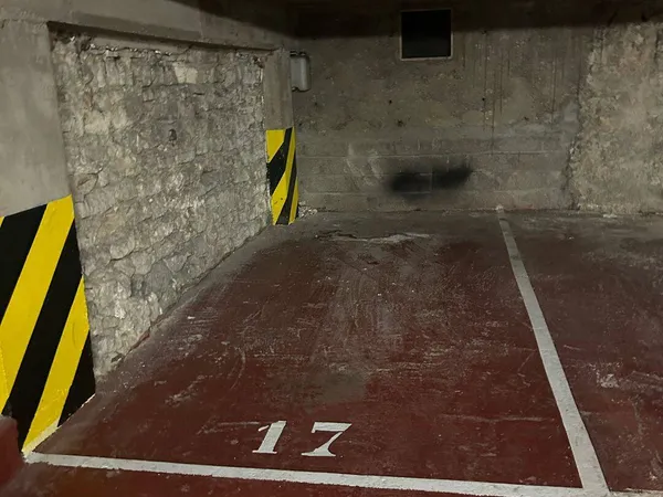 Parking 11 m² 