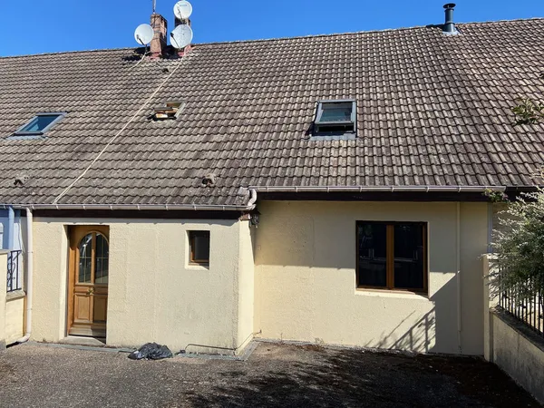 MAISON SPACIEUSE DANS PETIT LOTISSEMENT 