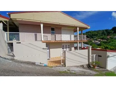 LOCATION GRAND BAS DE VILLA AVEC JARDIN 