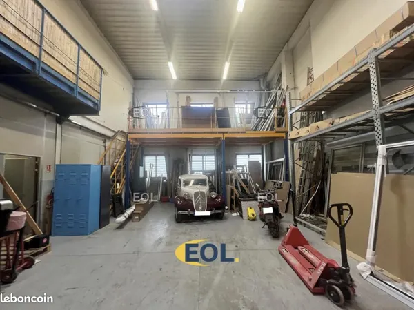 Local d'activité 352 m² 