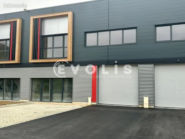 Local d'activité 424 m² 