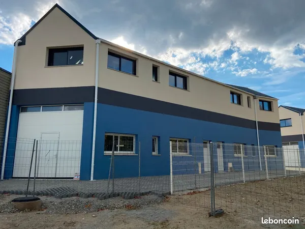 Hangar/ atelier/ bureau à louer avec option d' achat 