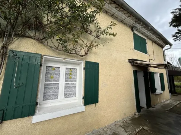 Maison en pierre de 3 pièces principales 