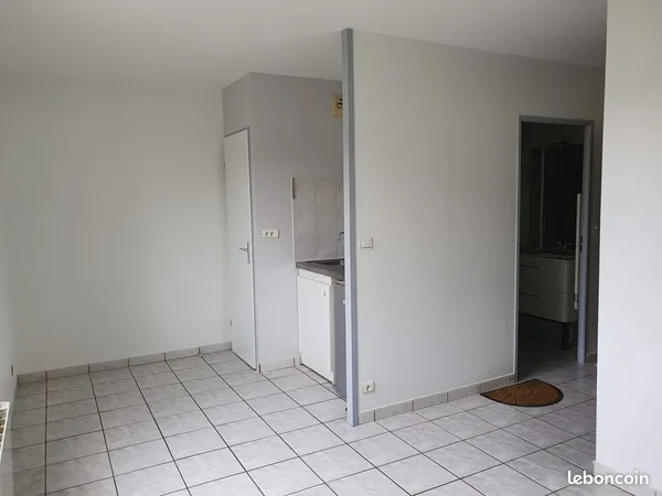 Studio 1 pièce 25 m² 