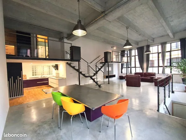 Appartement Loft rénové - 4 chambres - 177 m² 