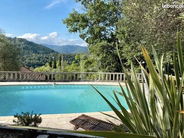 Villa 8 pièces 250 m² 