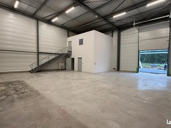 Local industriel 155 m² 