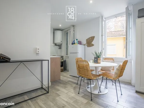Studio 1 pièce 26 m² 
