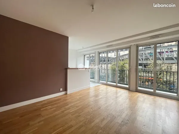 Studio 1 pièce 30 m² 