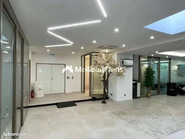Bureaux 385 m² 