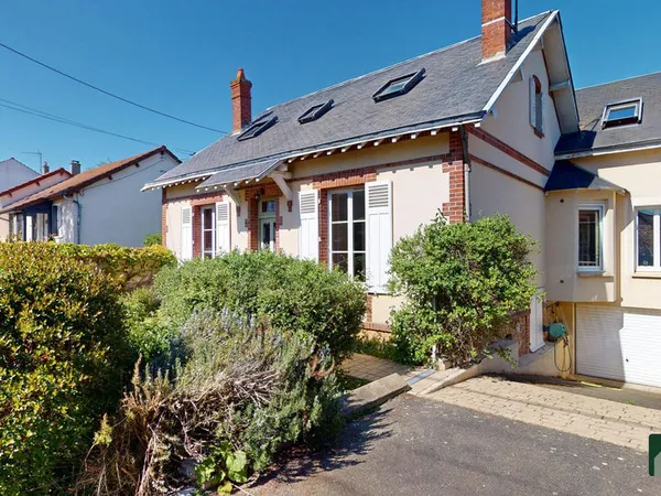 Charmante maison 8 pièces sur sous-sol total avec un beau jardi 