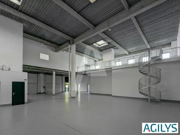 LOCATION, cellule mixte rénovée activité et bureaux 