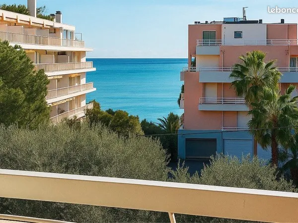À louer - Bel appartement 3 pièces traversant, étage élevé, vue mer - Antibes (Roi Soleil / 