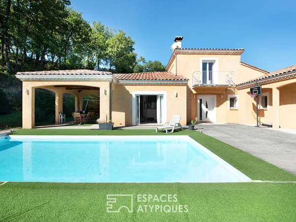 Belle villa avec piscine sur les hauteurs de PUYGOUZON 