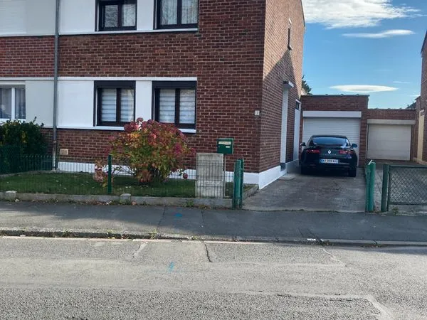 Maison de lotissement semi individuelle 